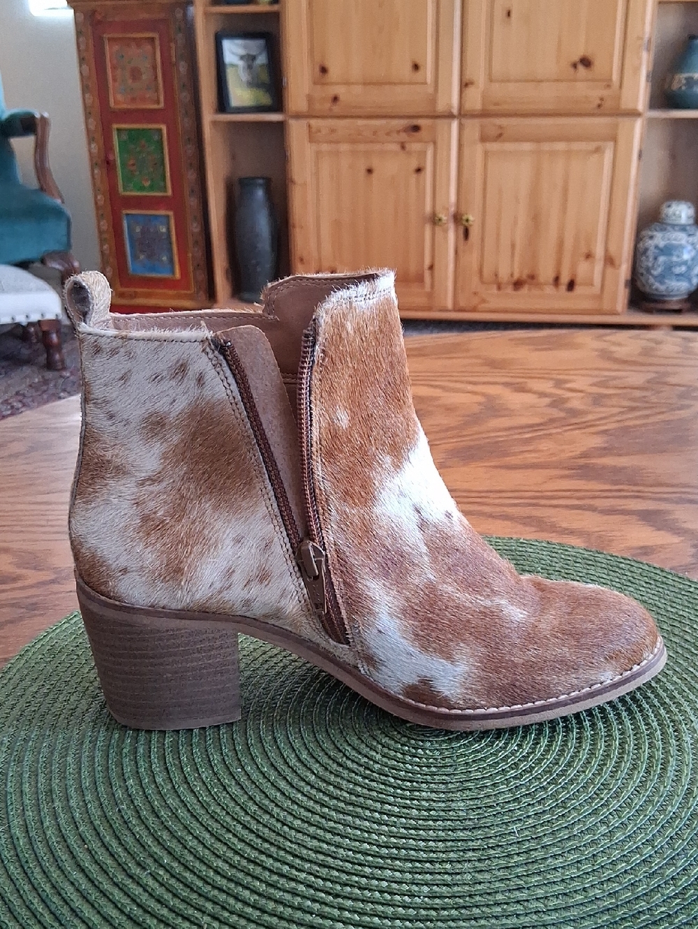 Myra Tan Brown White Calf Hair Leather Maximalist Cowgirl Ankle Booties Size 6 - Picture 3 of 11